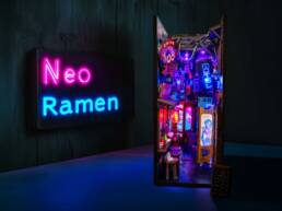 Kickstarter - Neo Ramen MiniAlley – A Cyberpunk DIY Diorama Booknook
